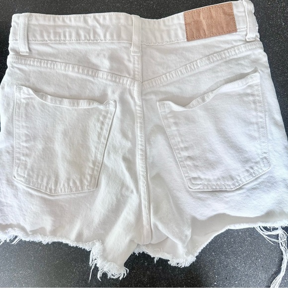 Women’s Zara High Rise White Denim Shorts 2 - Picture 5 of 5